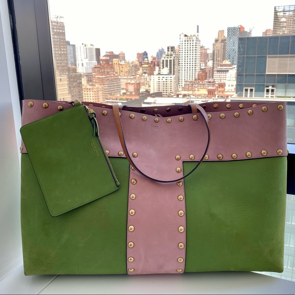 TORY BURCH OVERSIZED BLOCK T TOTE!